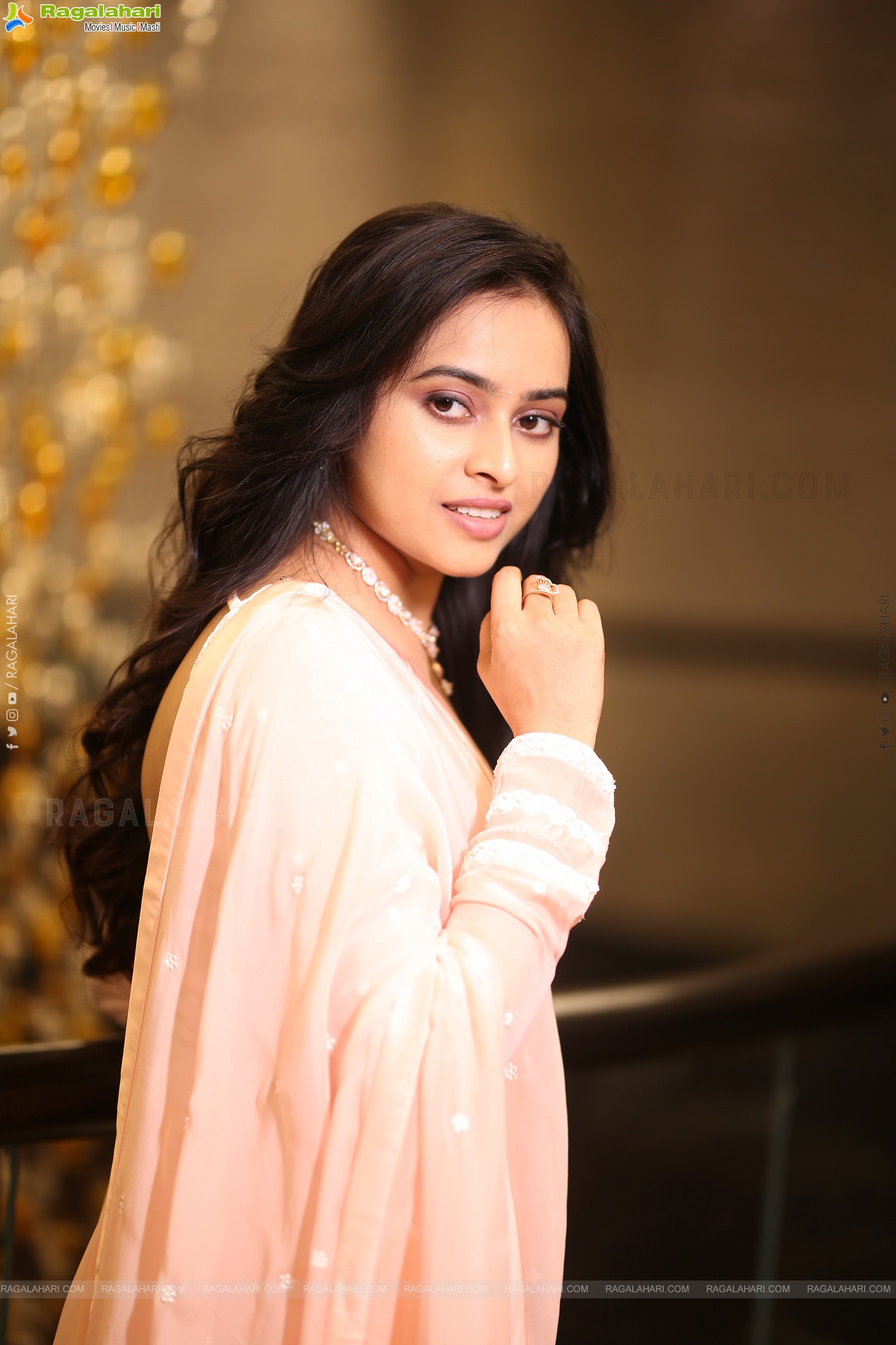 Heroine Sri Divya at Sathyam Sundaram Pre Release Event, HD Gallery