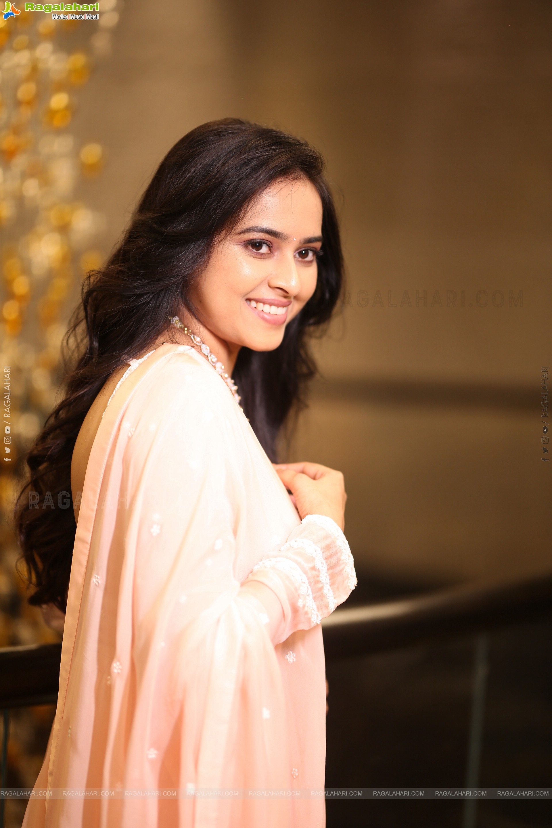 Heroine Sri Divya at Sathyam Sundaram Pre Release Event, HD Gallery