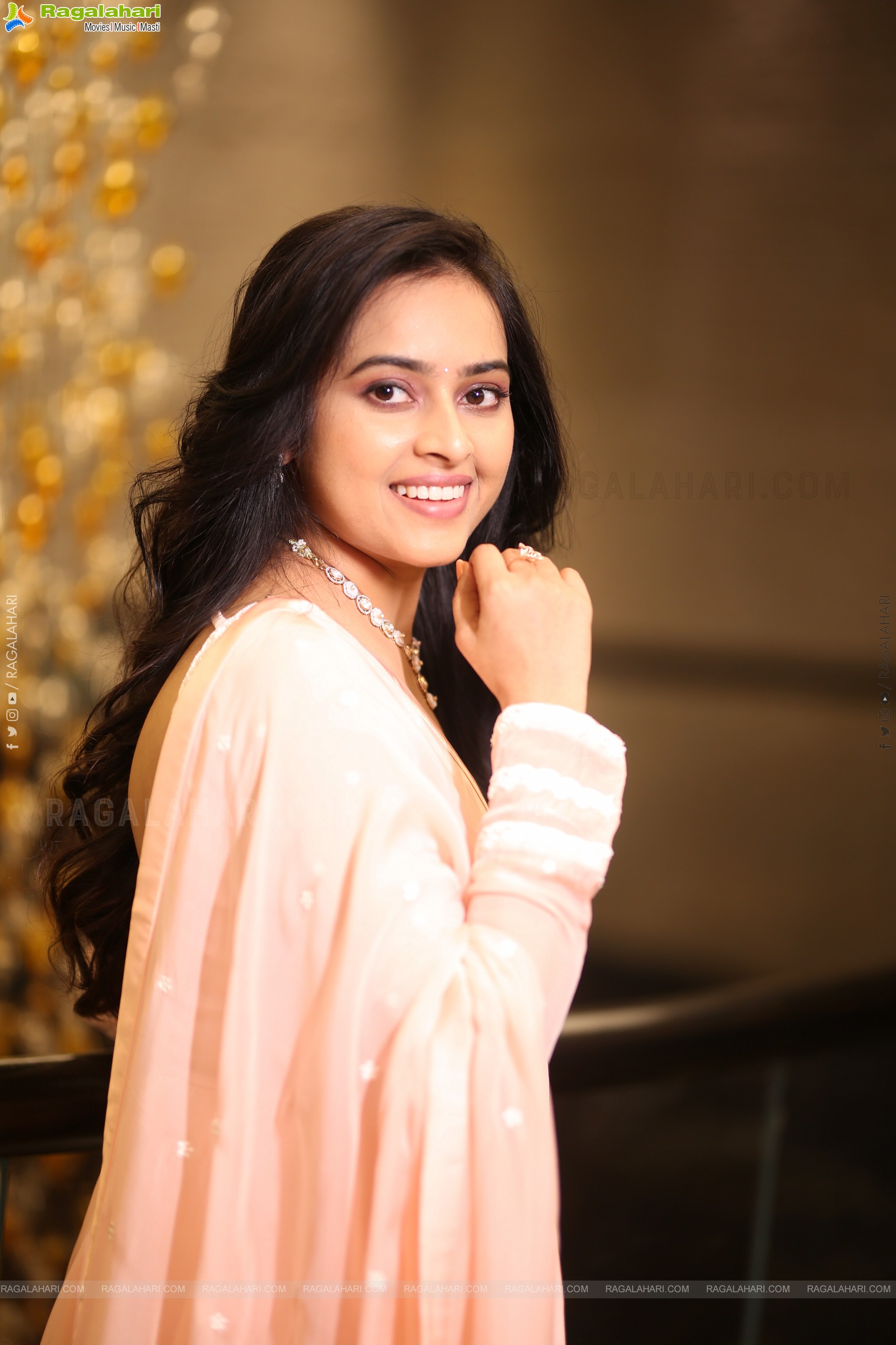 Heroine Sri Divya at Sathyam Sundaram Pre Release Event, HD Gallery