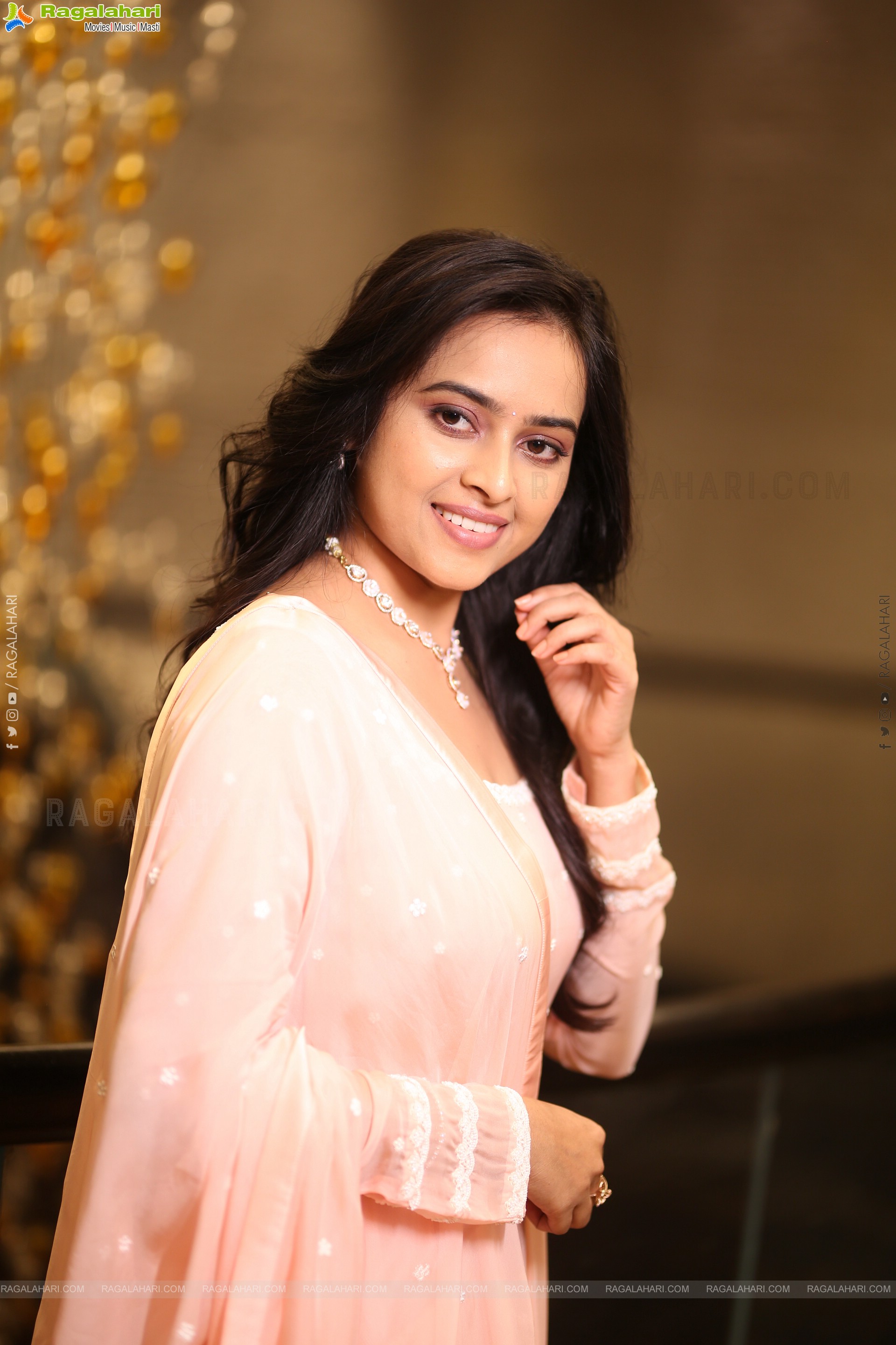 Heroine Sri Divya at Sathyam Sundaram Pre Release Event, HD Gallery