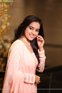 Heroine Sri Divya at Sathyam Sundaram Pre Release Event