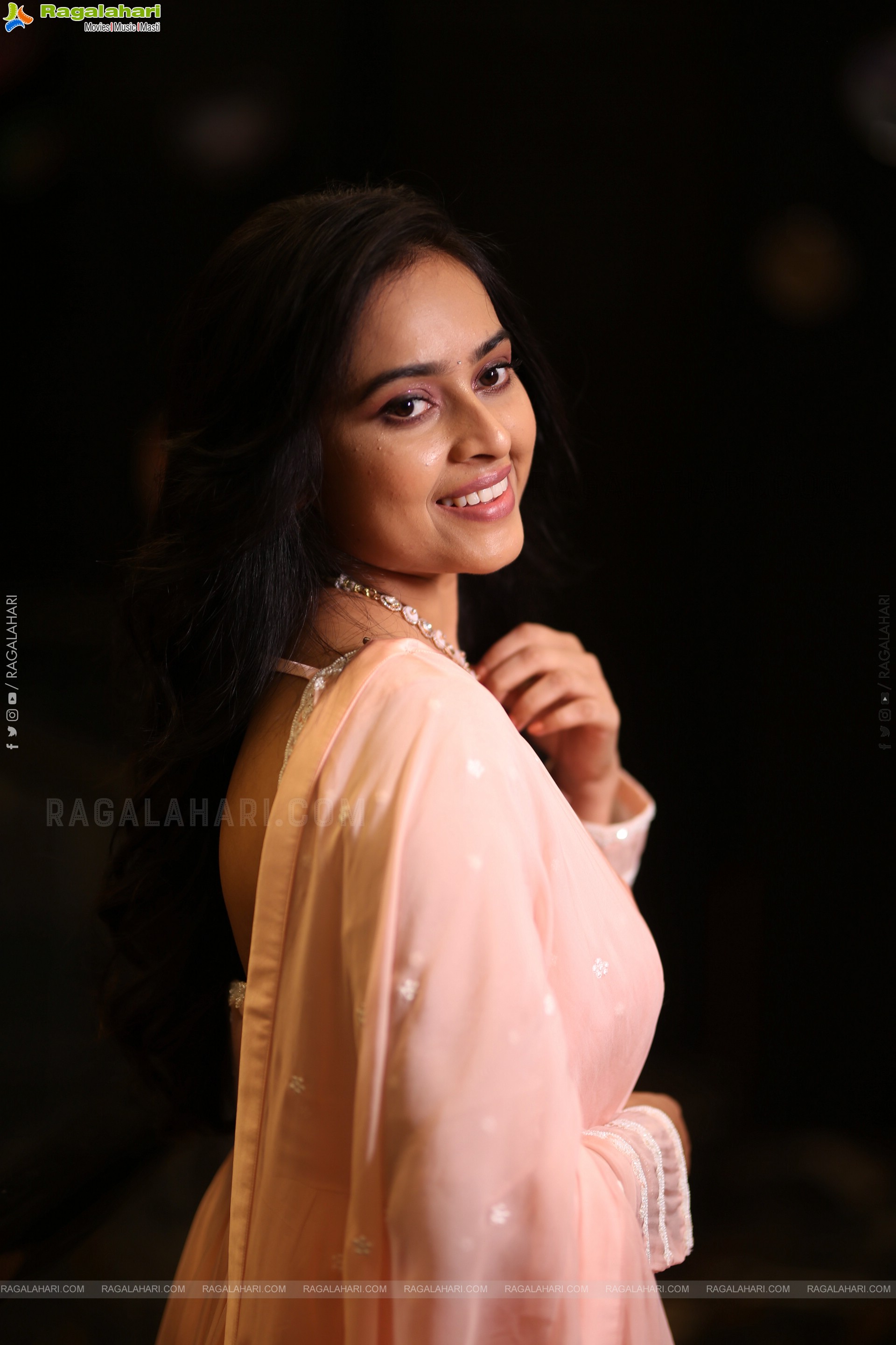 Heroine Sri Divya at Sathyam Sundaram Pre Release Event, HD Gallery