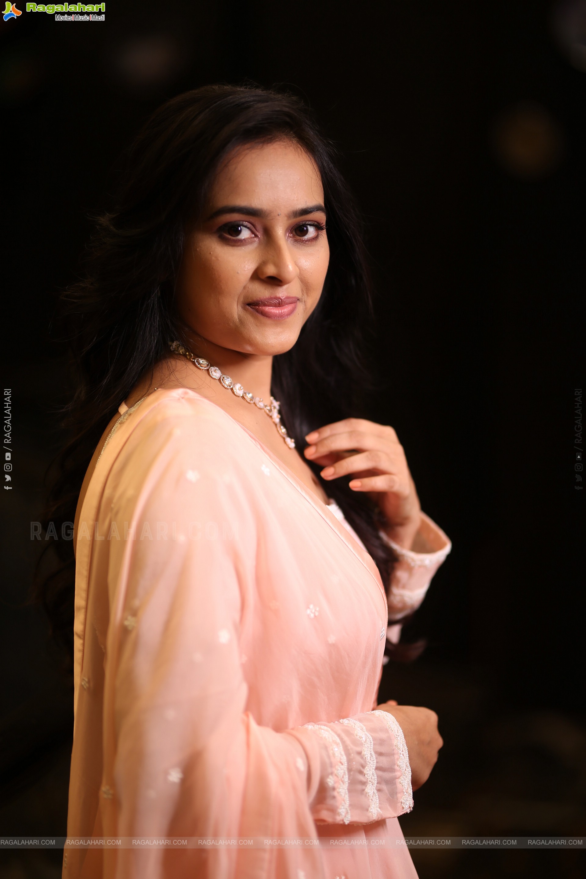 Heroine Sri Divya at Sathyam Sundaram Pre Release Event, HD Gallery