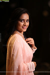 Heroine Sri Divya at Sathyam Sundaram Pre Release Event