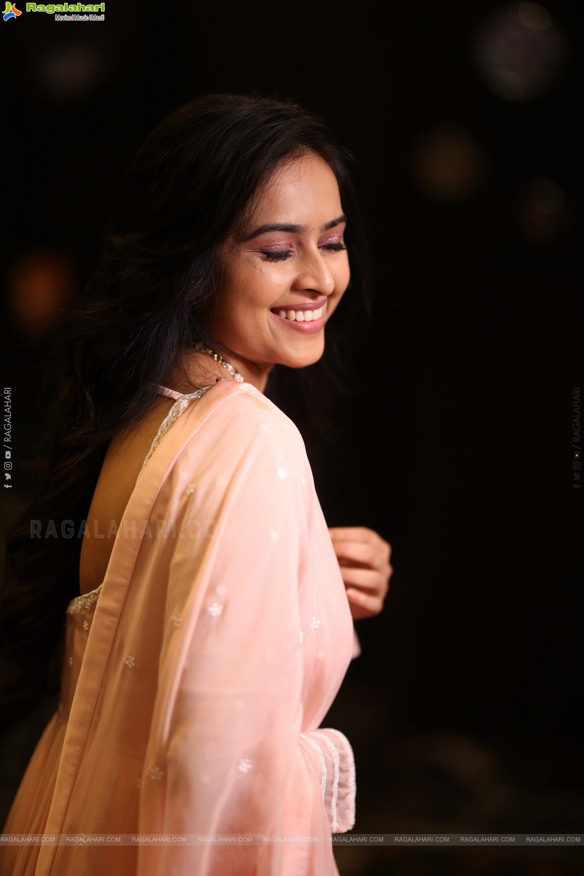 Heroine Sri Divya at Sathyam Sundaram Pre Release Event, HD Gallery