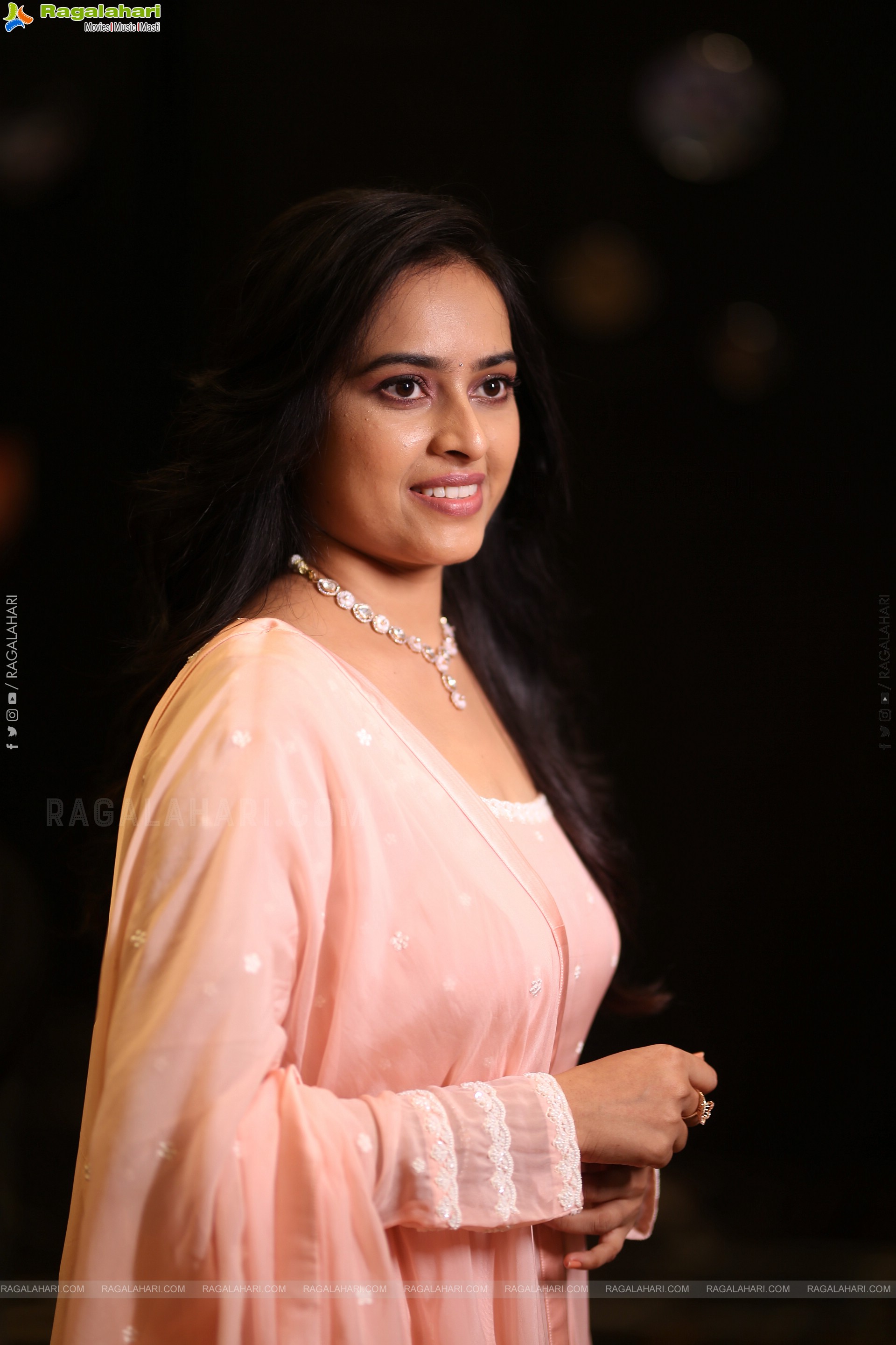 Heroine Sri Divya at Sathyam Sundaram Pre Release Event, HD Gallery