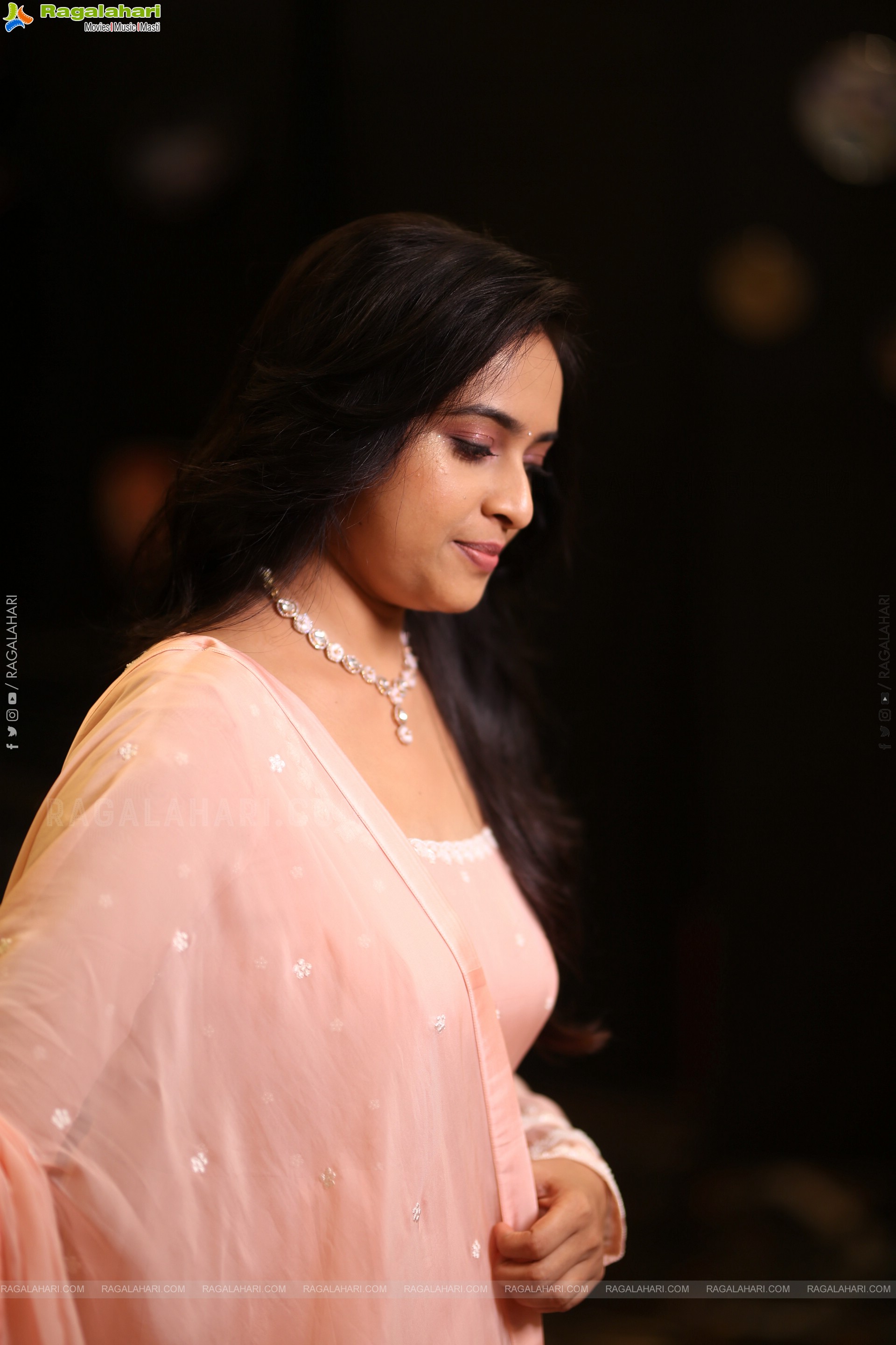 Heroine Sri Divya at Sathyam Sundaram Pre Release Event, HD Gallery