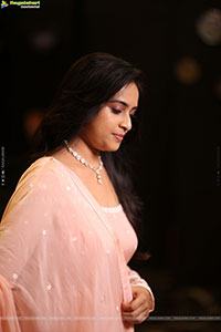 Heroine Sri Divya at Sathyam Sundaram Pre Release Event