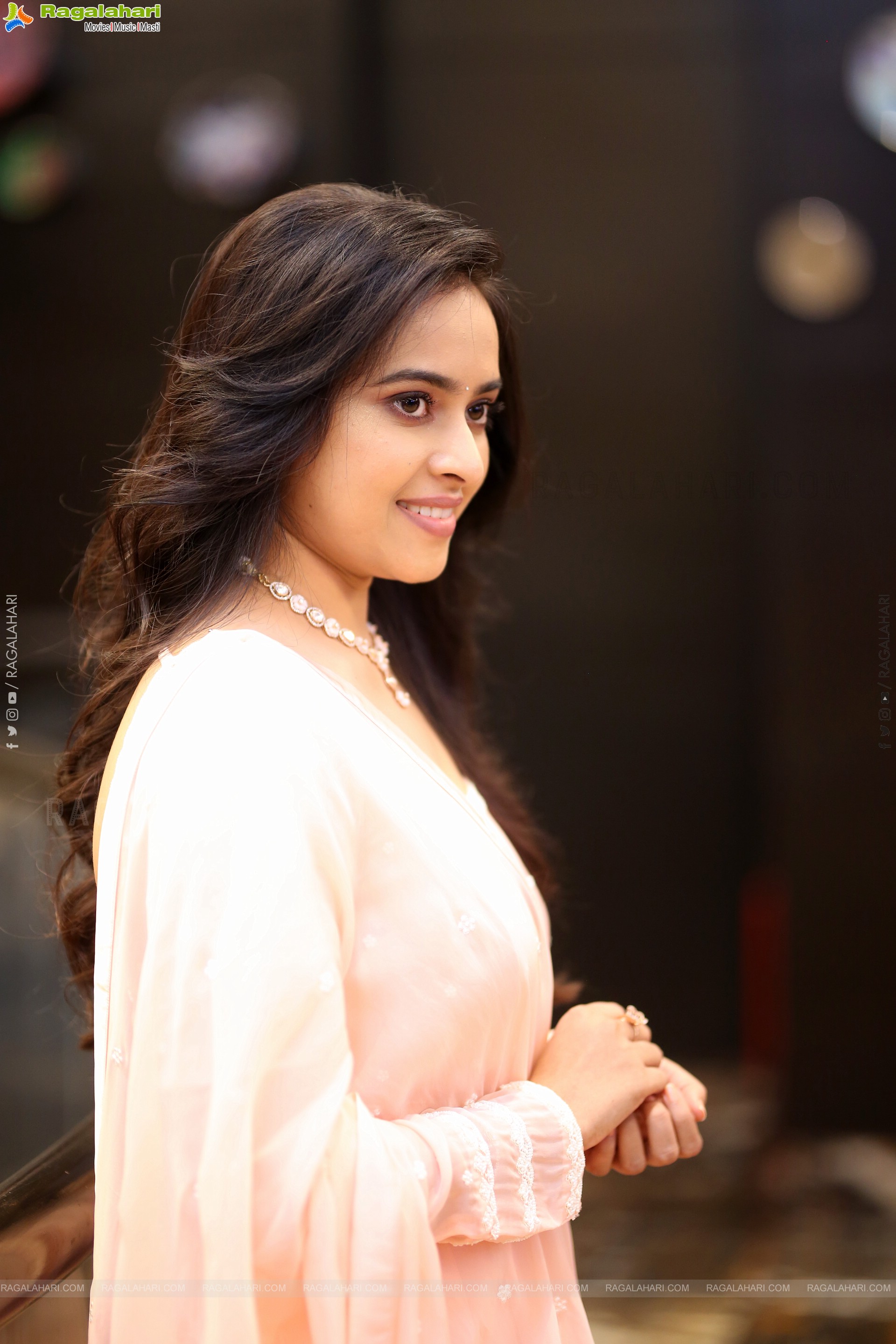 Heroine Sri Divya at Sathyam Sundaram Pre Release Event, HD Gallery