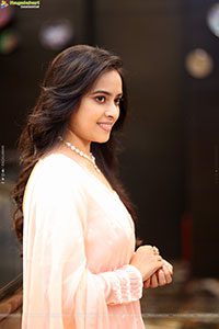 Heroine Sri Divya at Sathyam Sundaram Pre Release Event