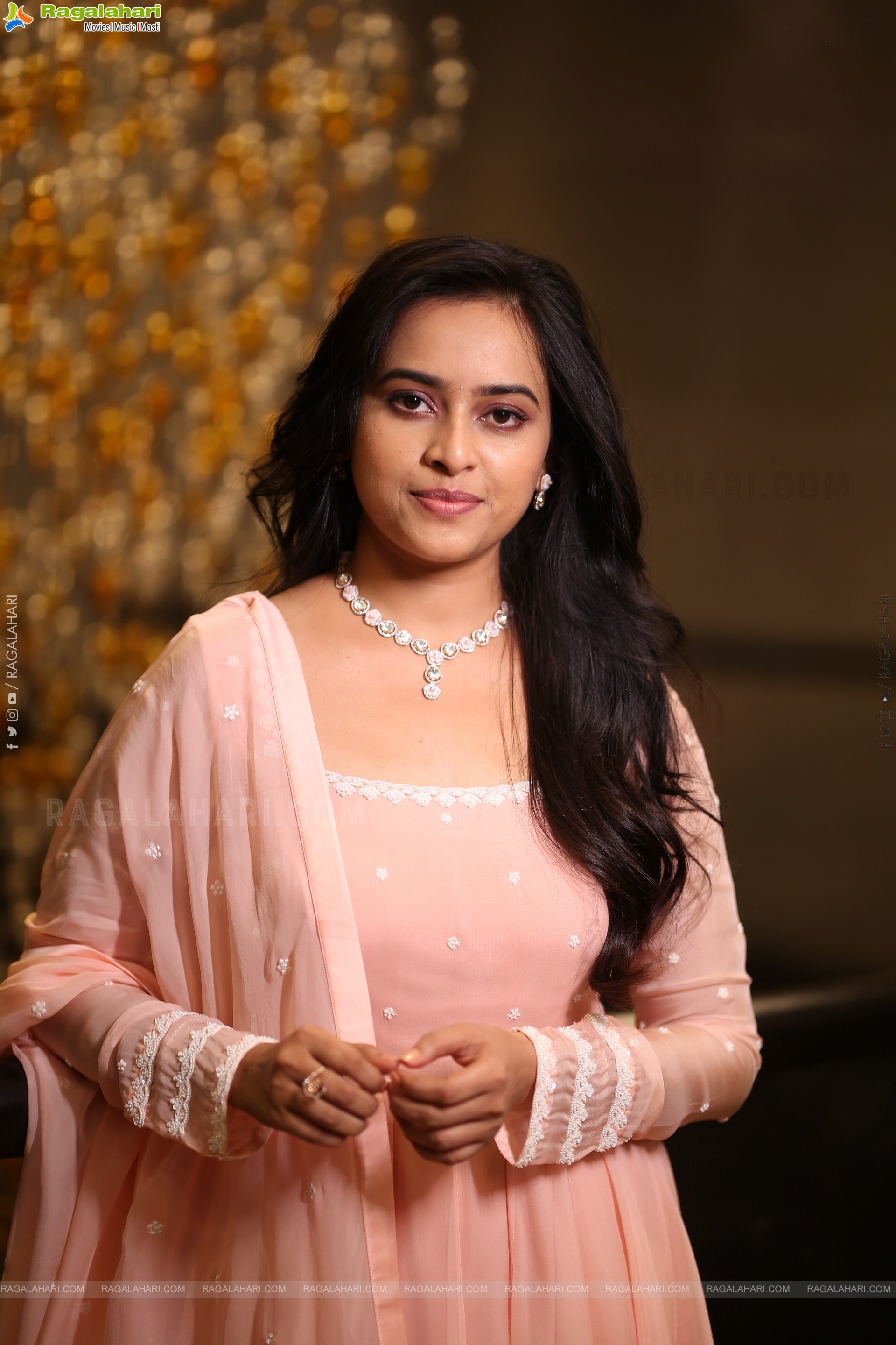 Heroine Sri Divya at Sathyam Sundaram Pre Release Event, HD Gallery