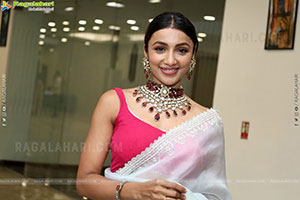 Tejaswi Madivada at Hi Life Jewels Launch Event, HD Gallery