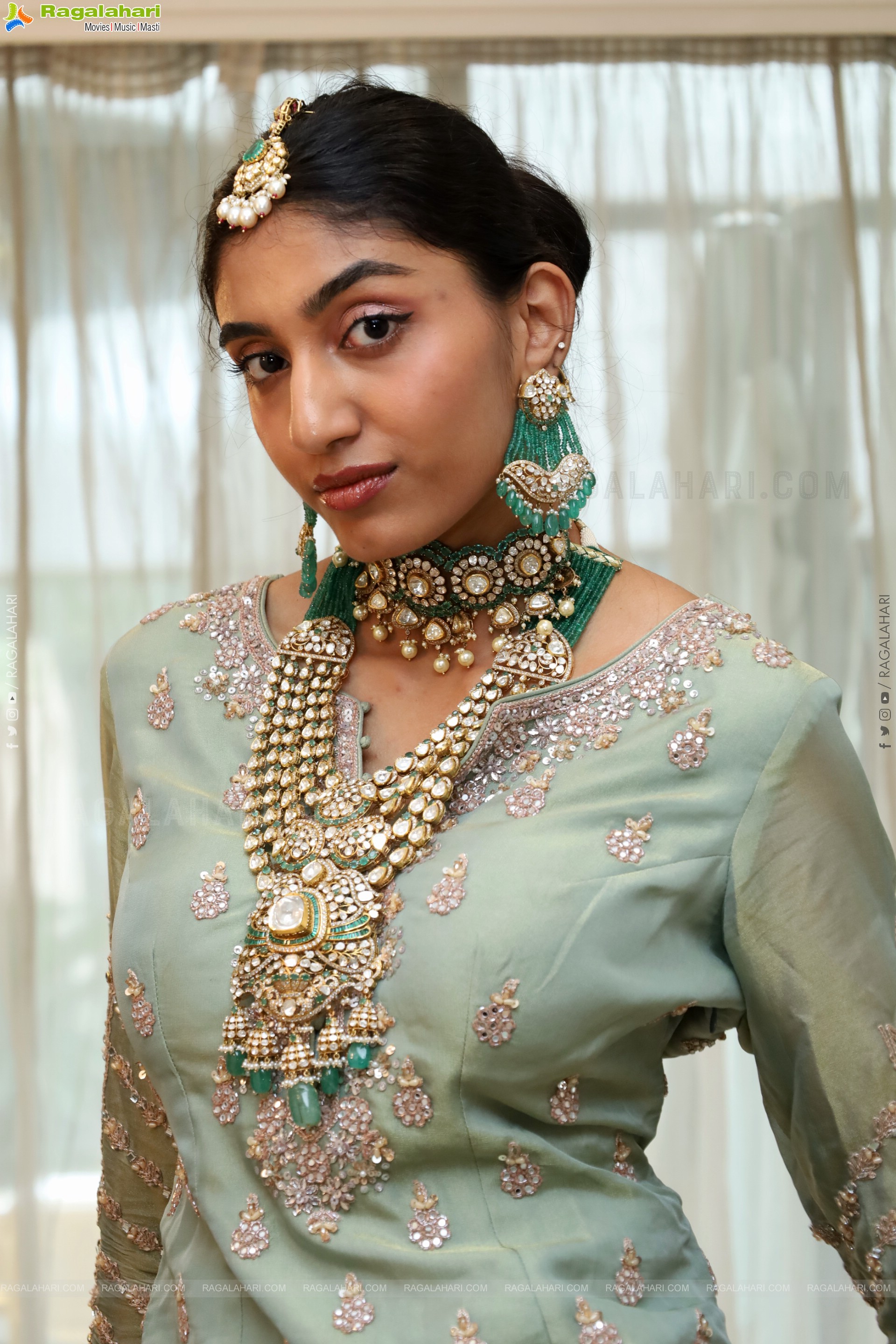 Aashrita Hotri Poses with Designer Jewellery, HD Gallery