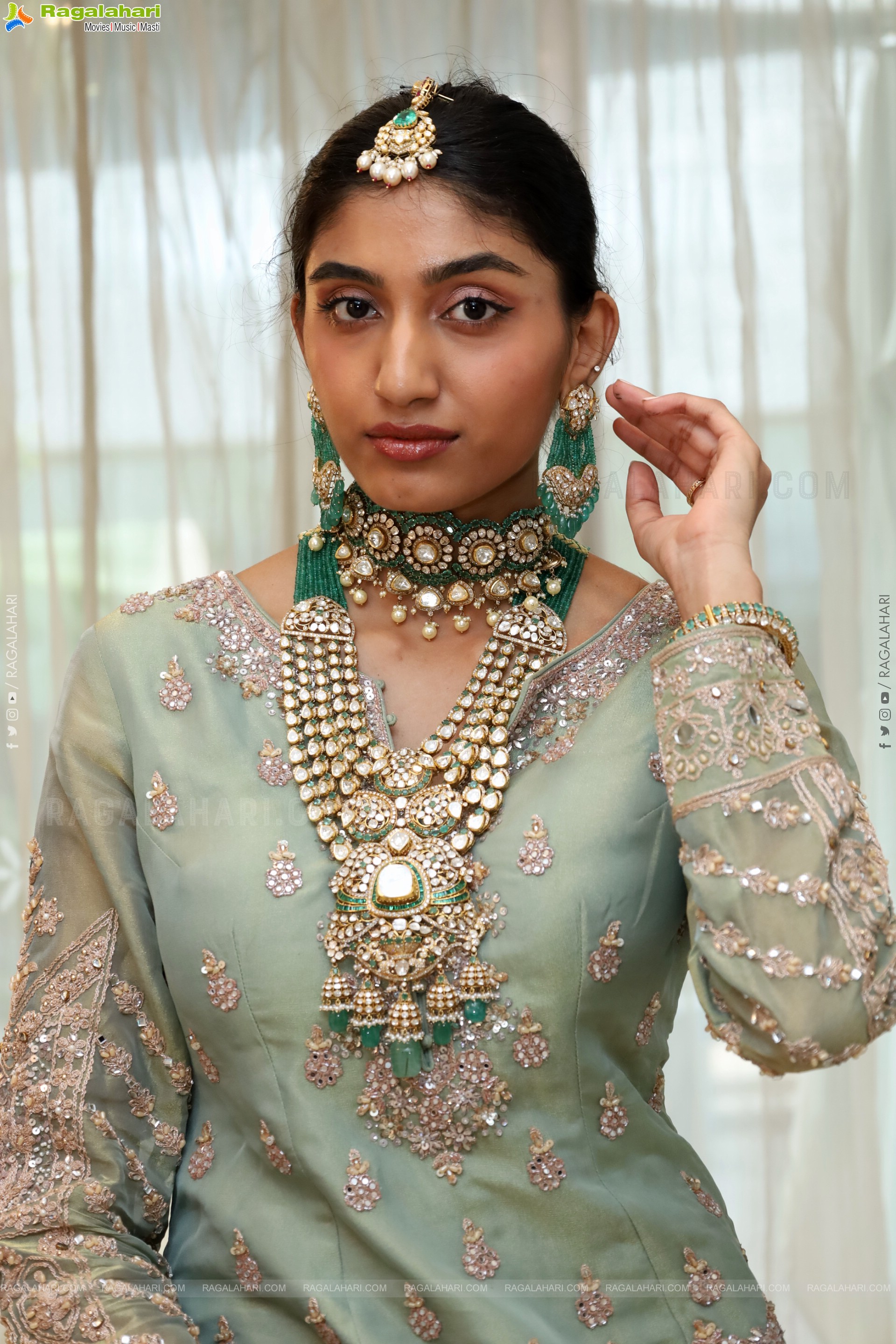 Aashrita Hotri Poses with Designer Jewellery, HD Gallery