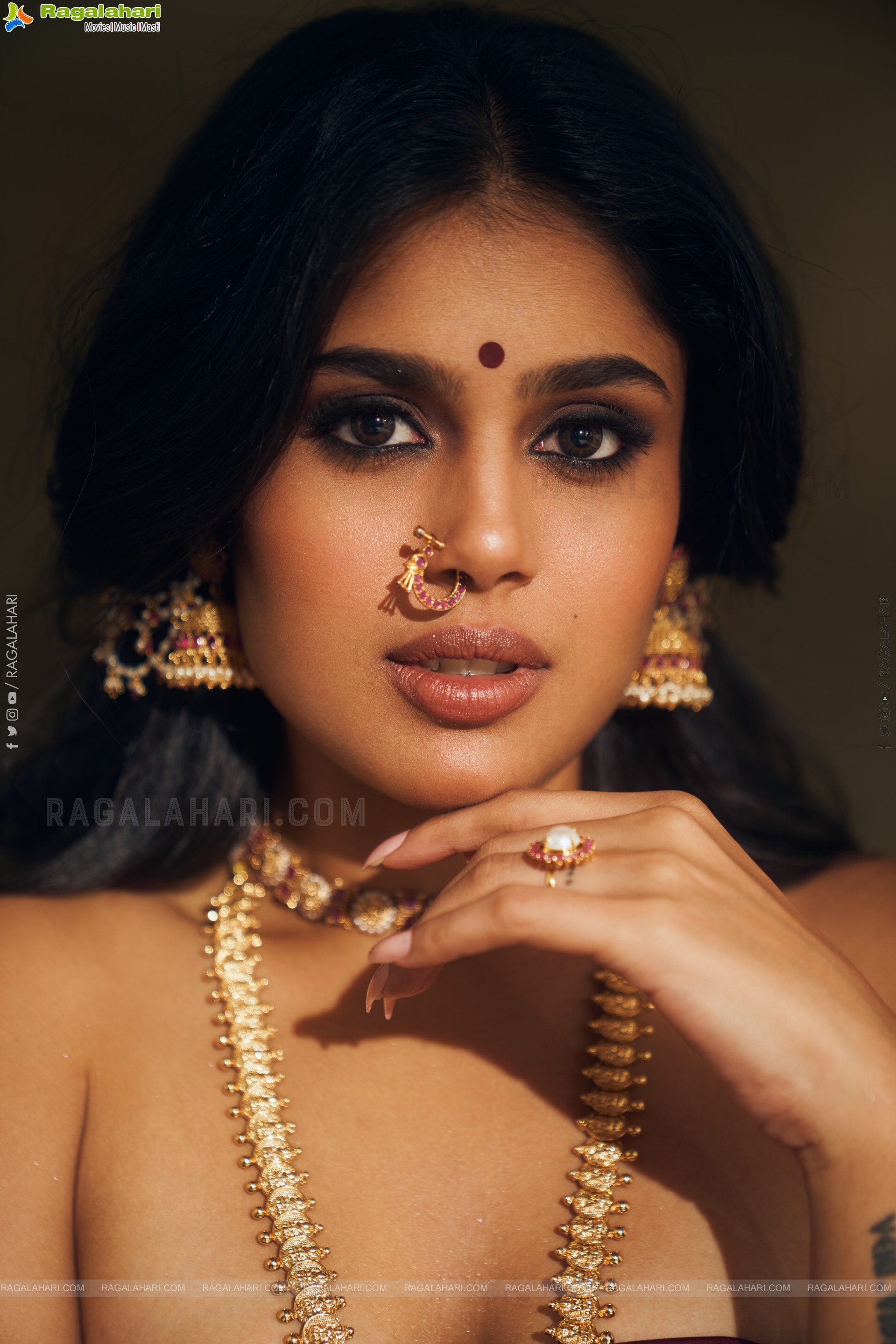 Faria Abdullah Glamorous Photoshoot Stills, HD Gallery