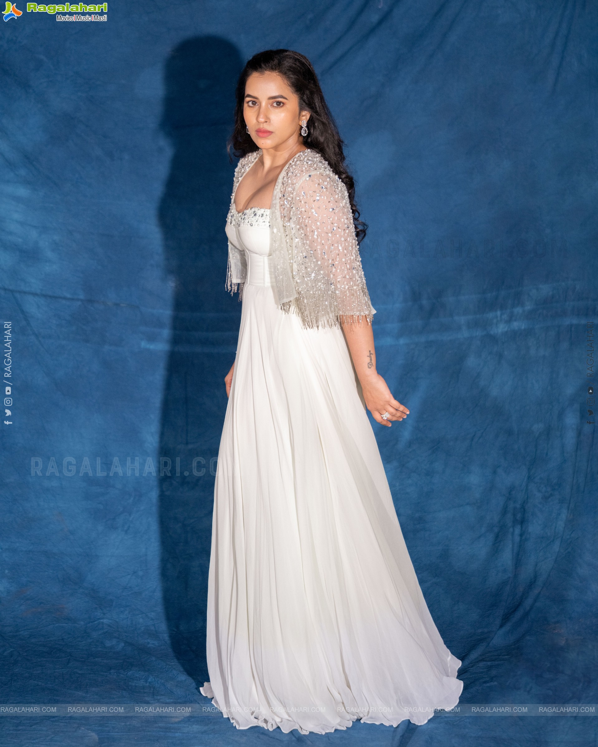 Komalee Prasad Photoshoot stills in White Dress, HD Gallery
