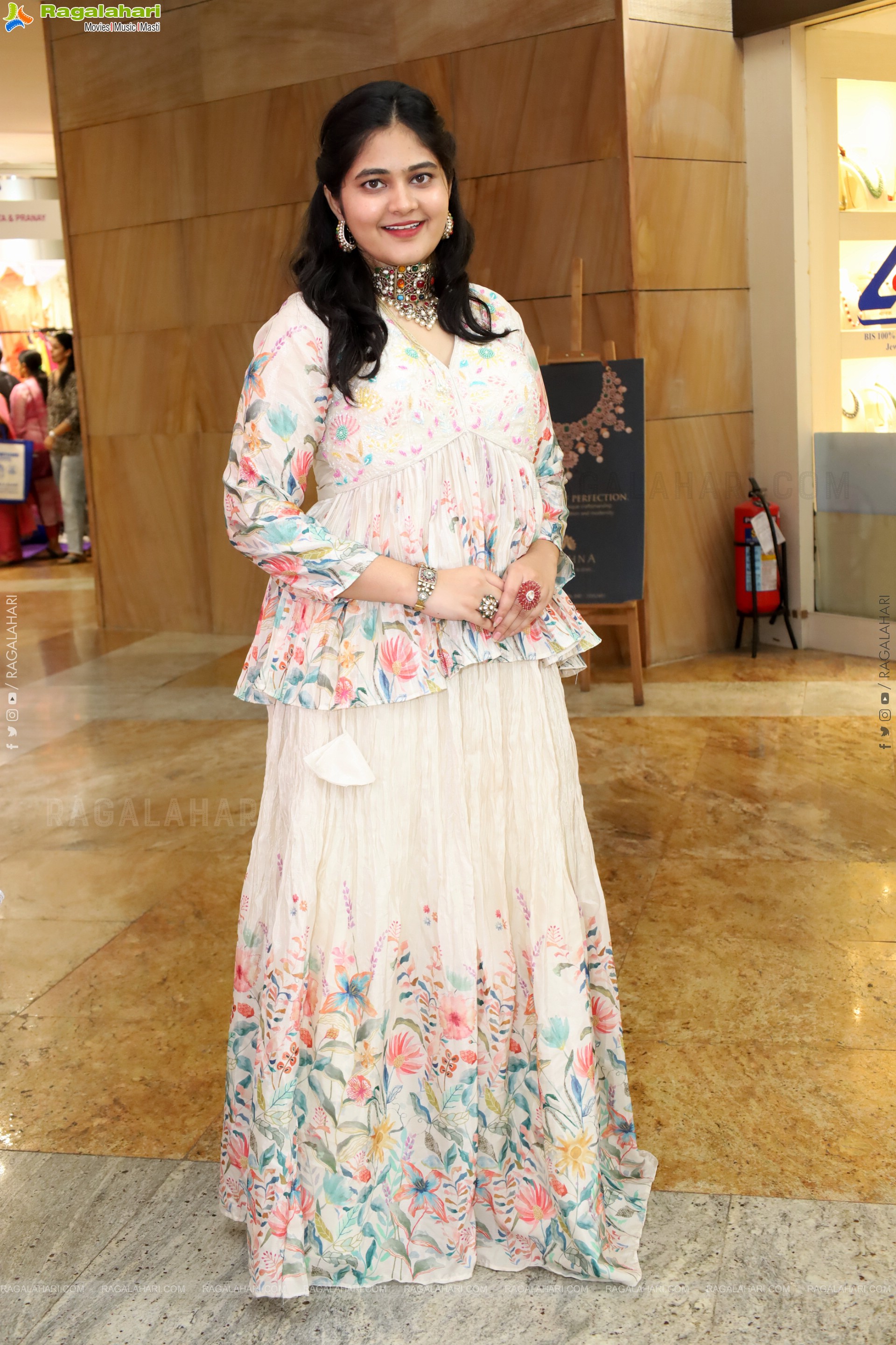 Milky Madhu Latest Stills, HD Photo Gallery