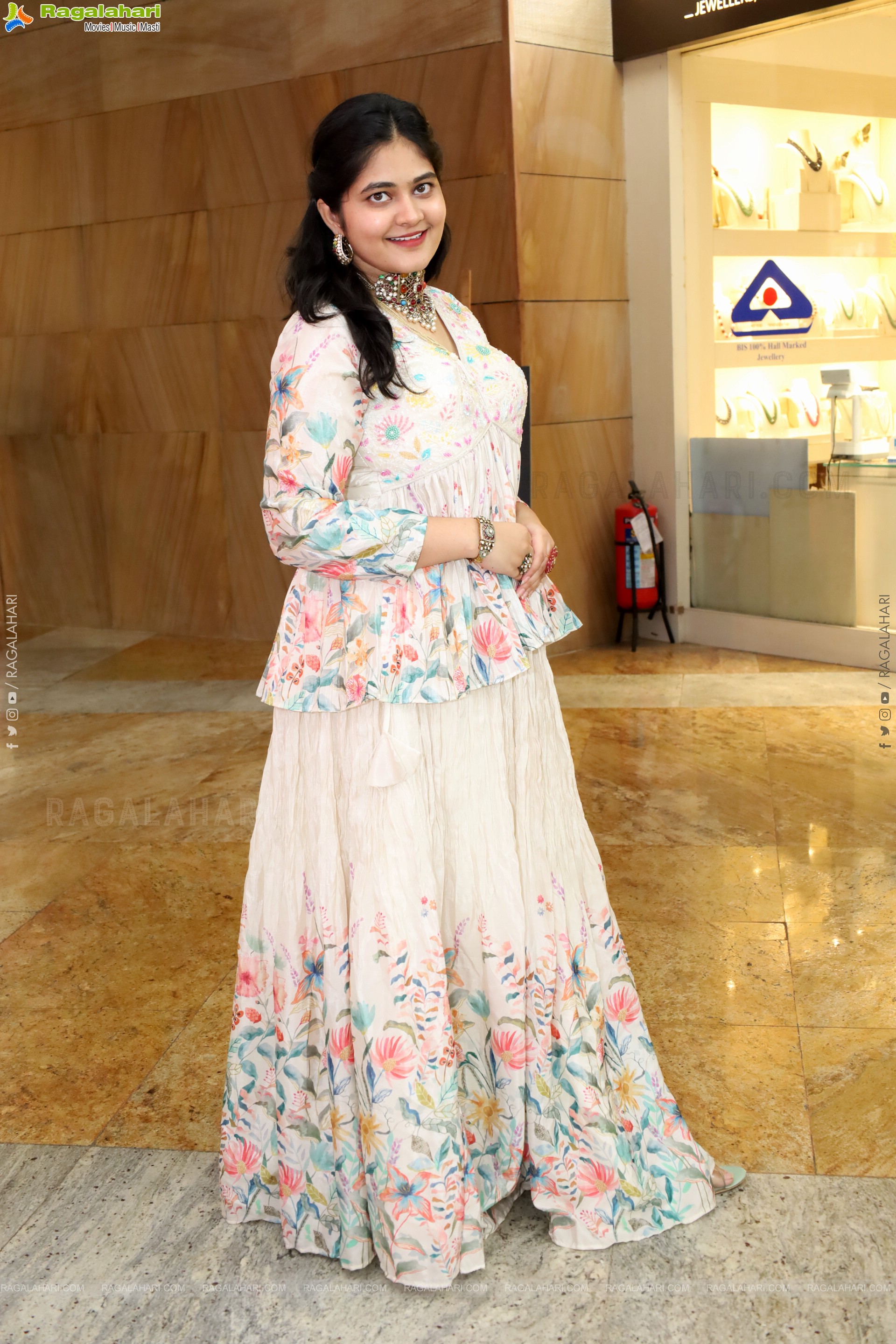 Milky Madhu Latest Stills, HD Photo Gallery