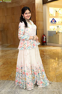Milky Madhu Latest Stills, HD Photo Gallery