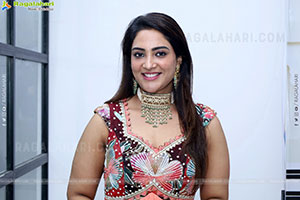 Nirupama stills in Designer Dress, HD Gallery