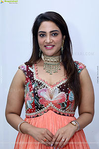 Nirupama stills in Designer Dress, HD Gallery