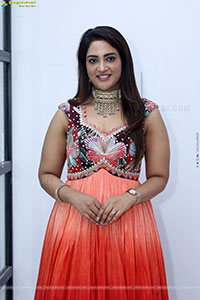 Nirupama stills in Designer Dress, HD Gallery