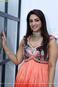 Nirupama stills in Designer Dress, HD Gallery