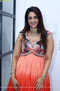 Nirupama stills in Designer Dress, HD Gallery