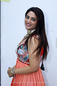 Nirupama stills in Designer Dress, HD Gallery
