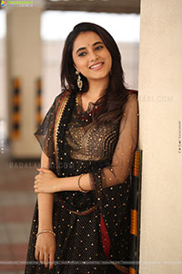 Priyanka Arul Mohan at OG Interview, HD Gallery