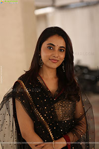 Priyanka Arul Mohan at OG Interview, HD Gallery