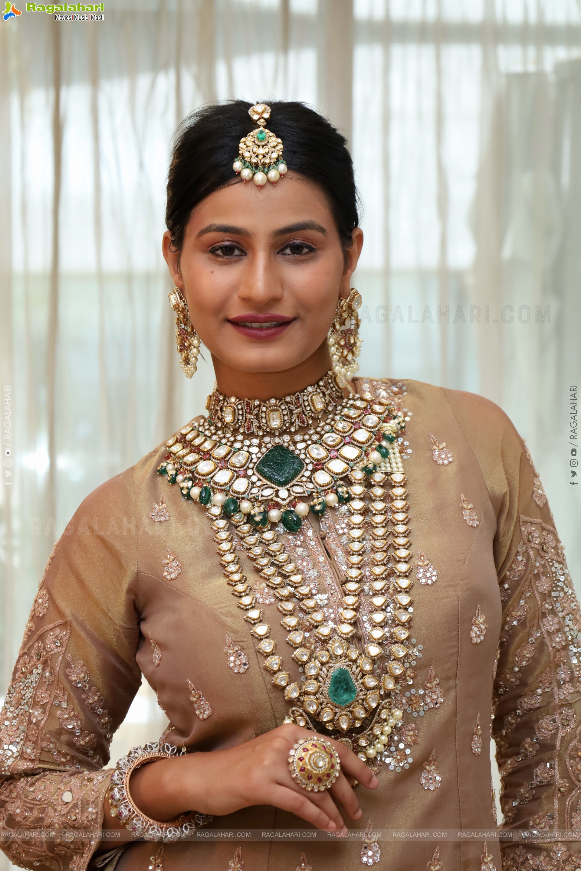 Sarmishta Reddy Poses with Traditional Jewellery, HD Gallery