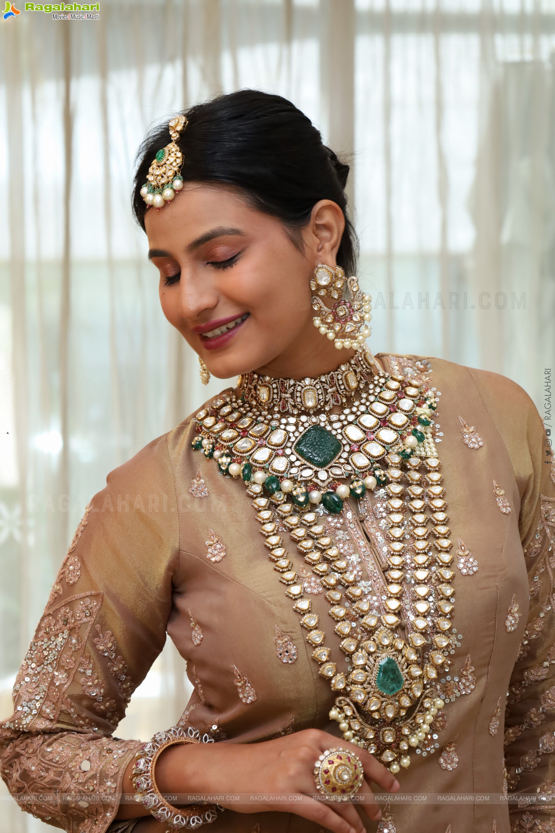 Sarmishta Reddy Poses with Traditional Jewellery, HD Gallery