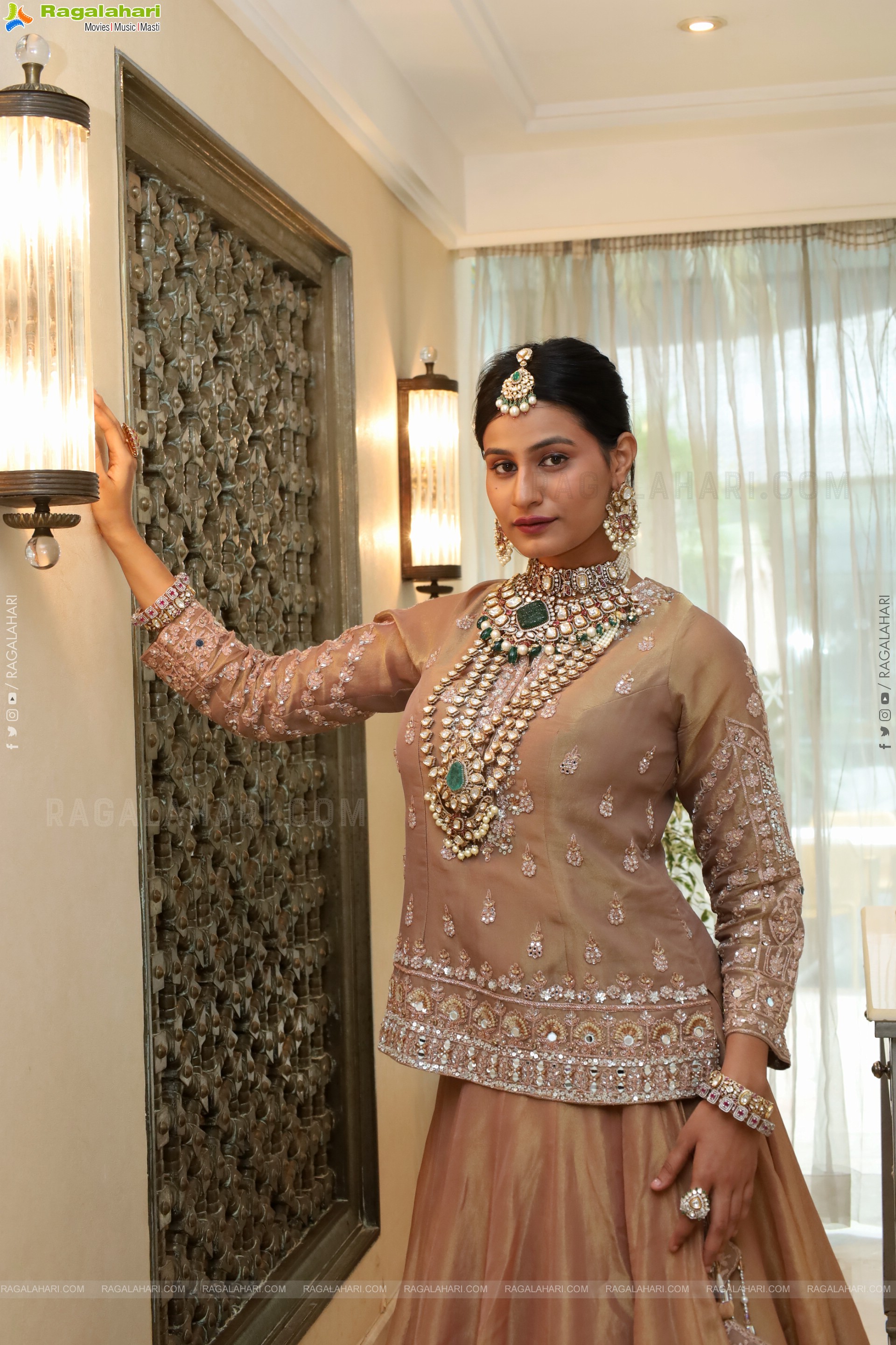 Sarmishta Reddy Poses with Traditional Jewellery, HD Gallery
