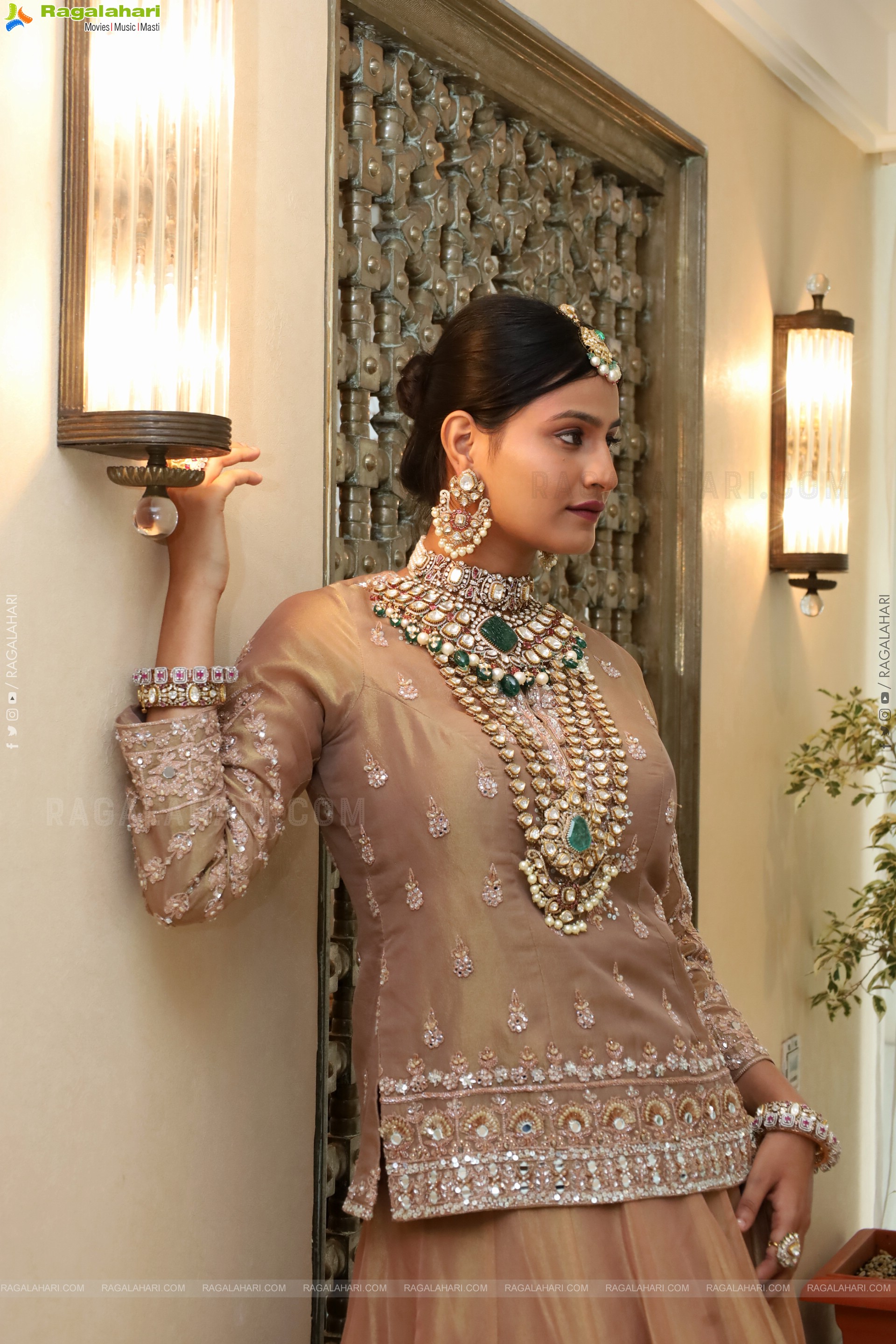 Sarmishta Reddy Poses with Traditional Jewellery, HD Gallery