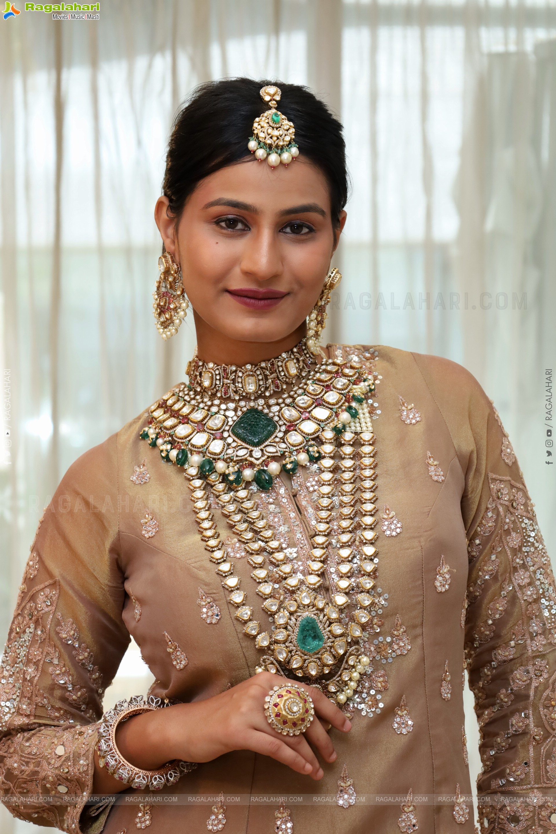 Sarmishta Reddy Poses with Traditional Jewellery, HD Gallery