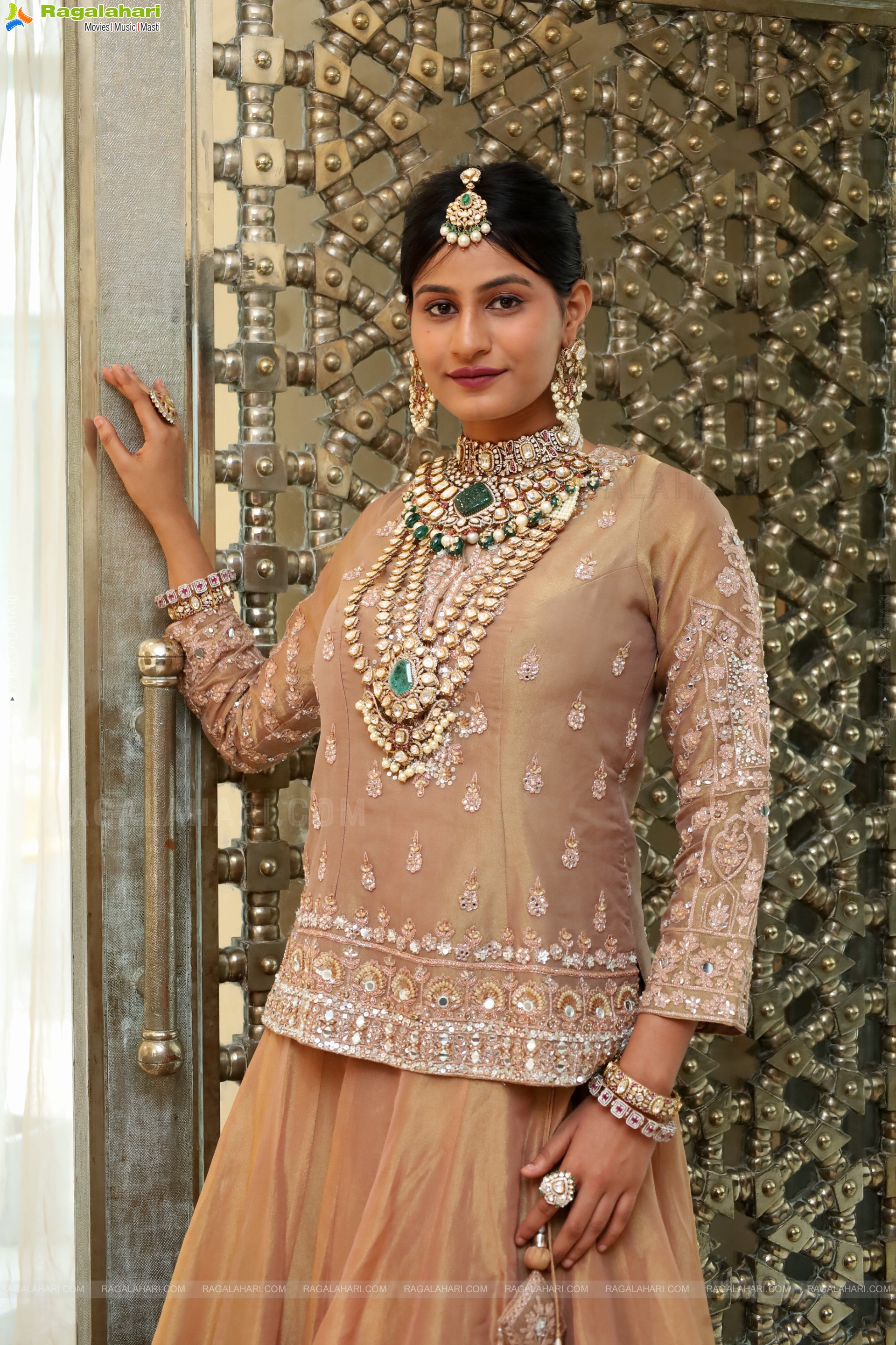 Sarmishta Reddy Poses with Traditional Jewellery, HD Gallery