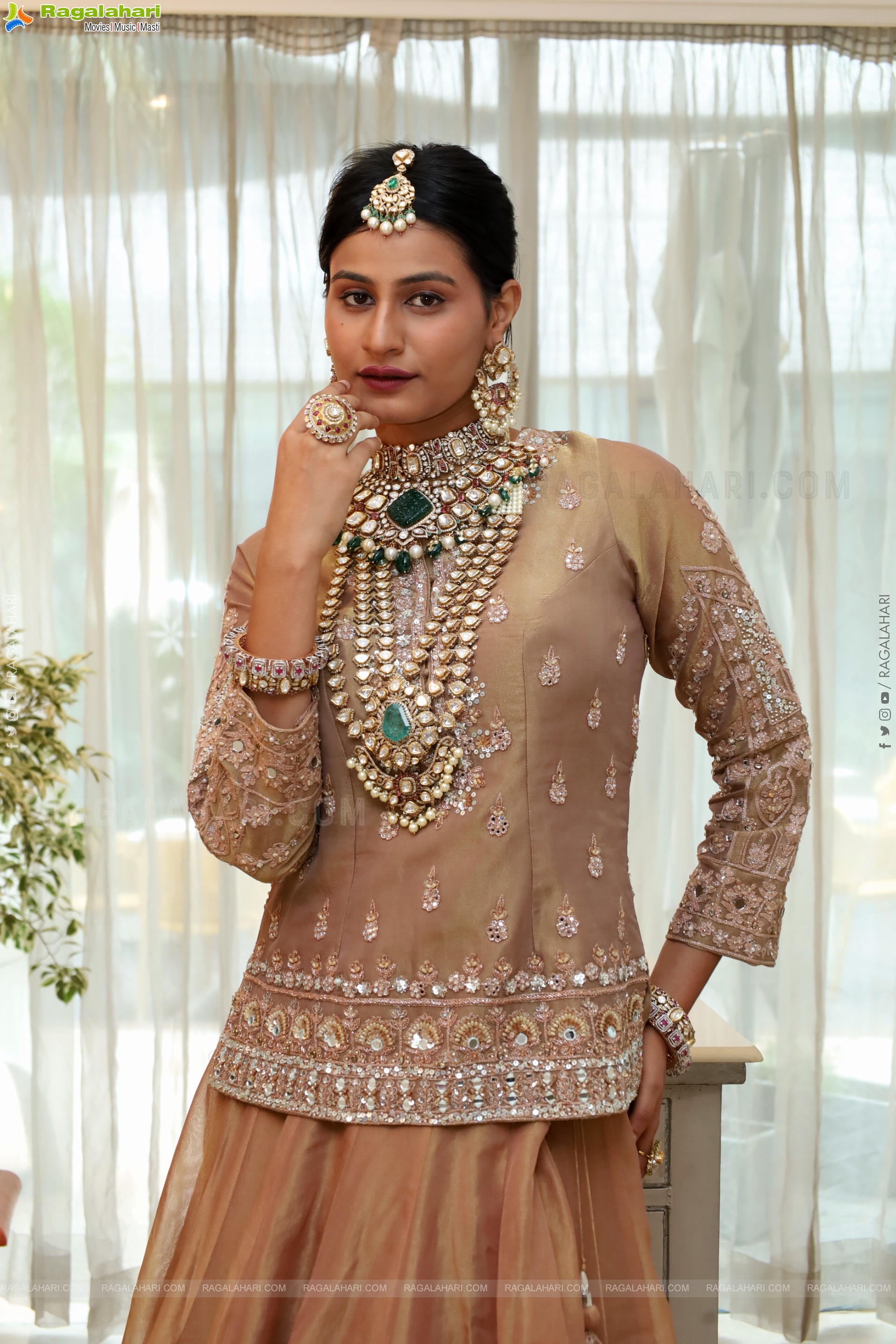 Sarmishta Reddy Poses with Traditional Jewellery, HD Gallery