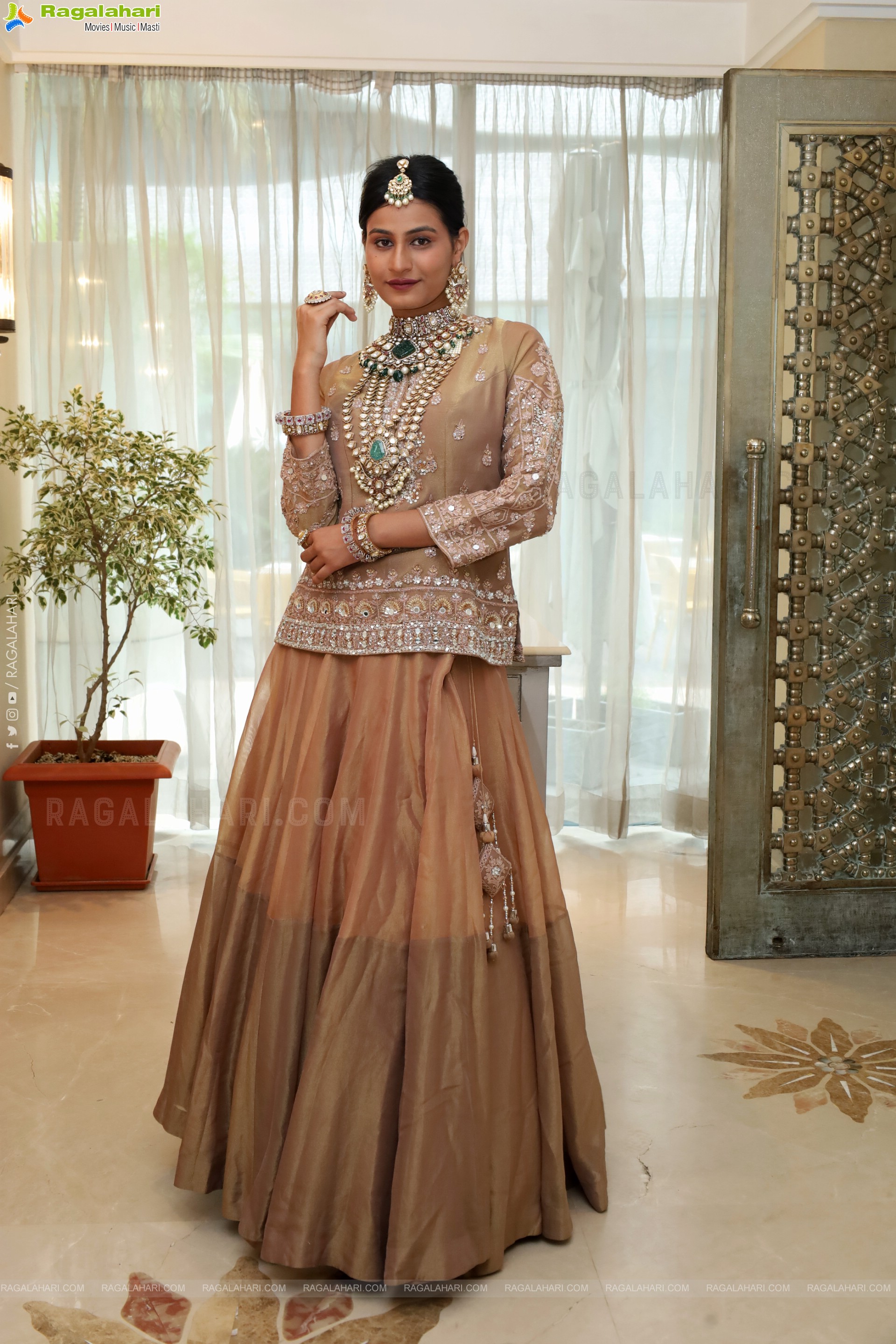 Sarmishta Reddy Poses with Traditional Jewellery, HD Gallery