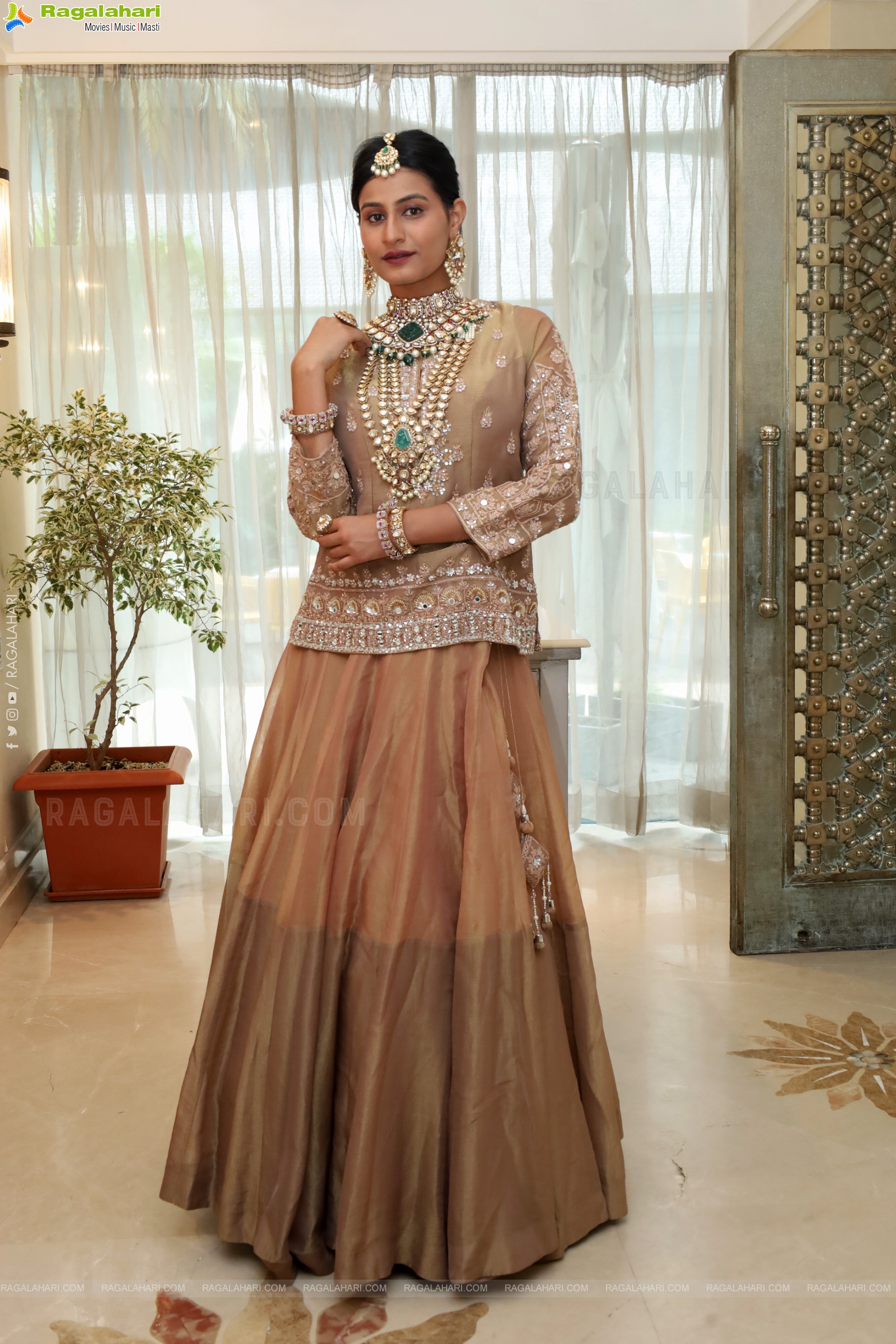 Sarmishta Reddy Poses with Traditional Jewellery, HD Gallery