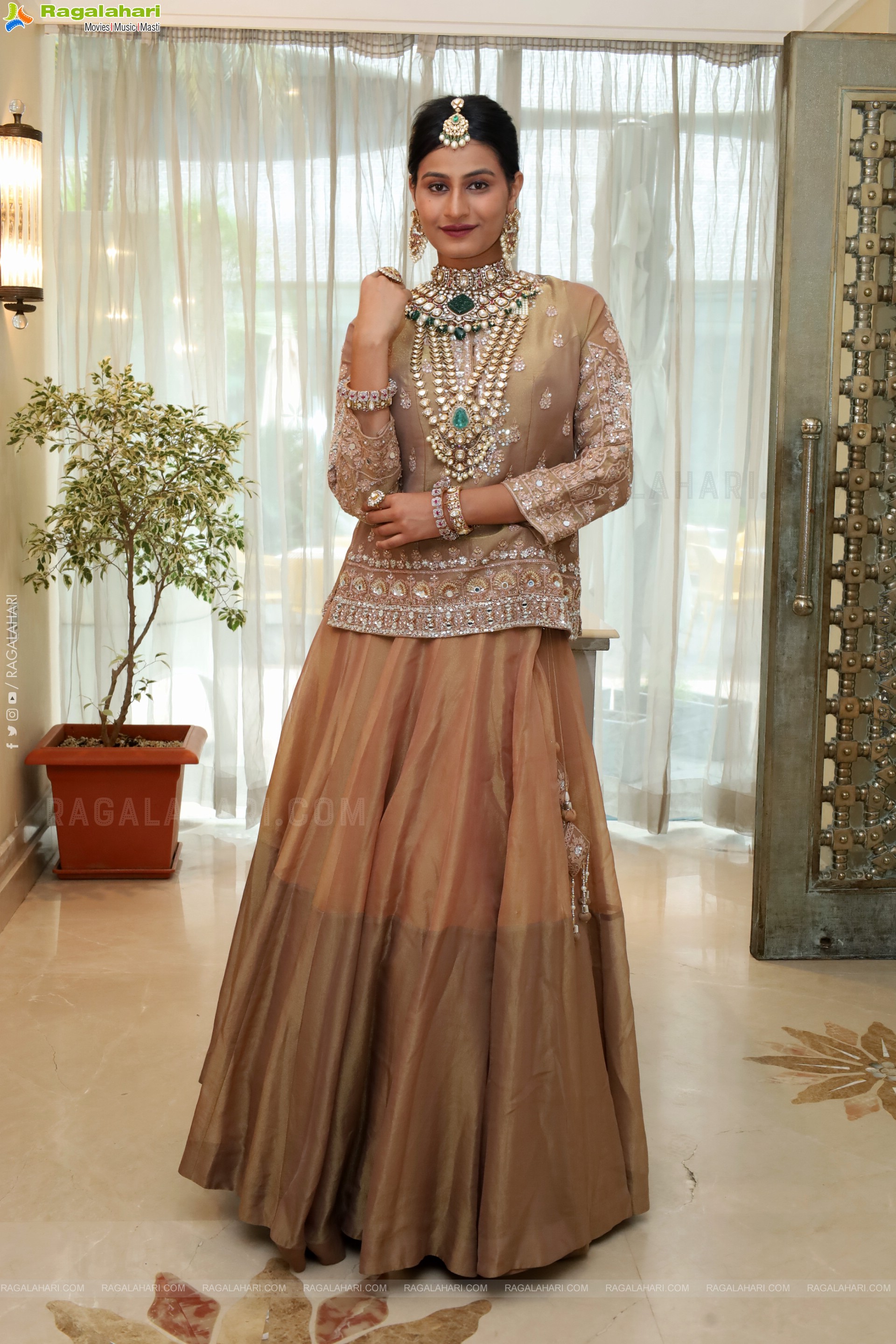 Sarmishta Reddy Poses with Traditional Jewellery, HD Gallery