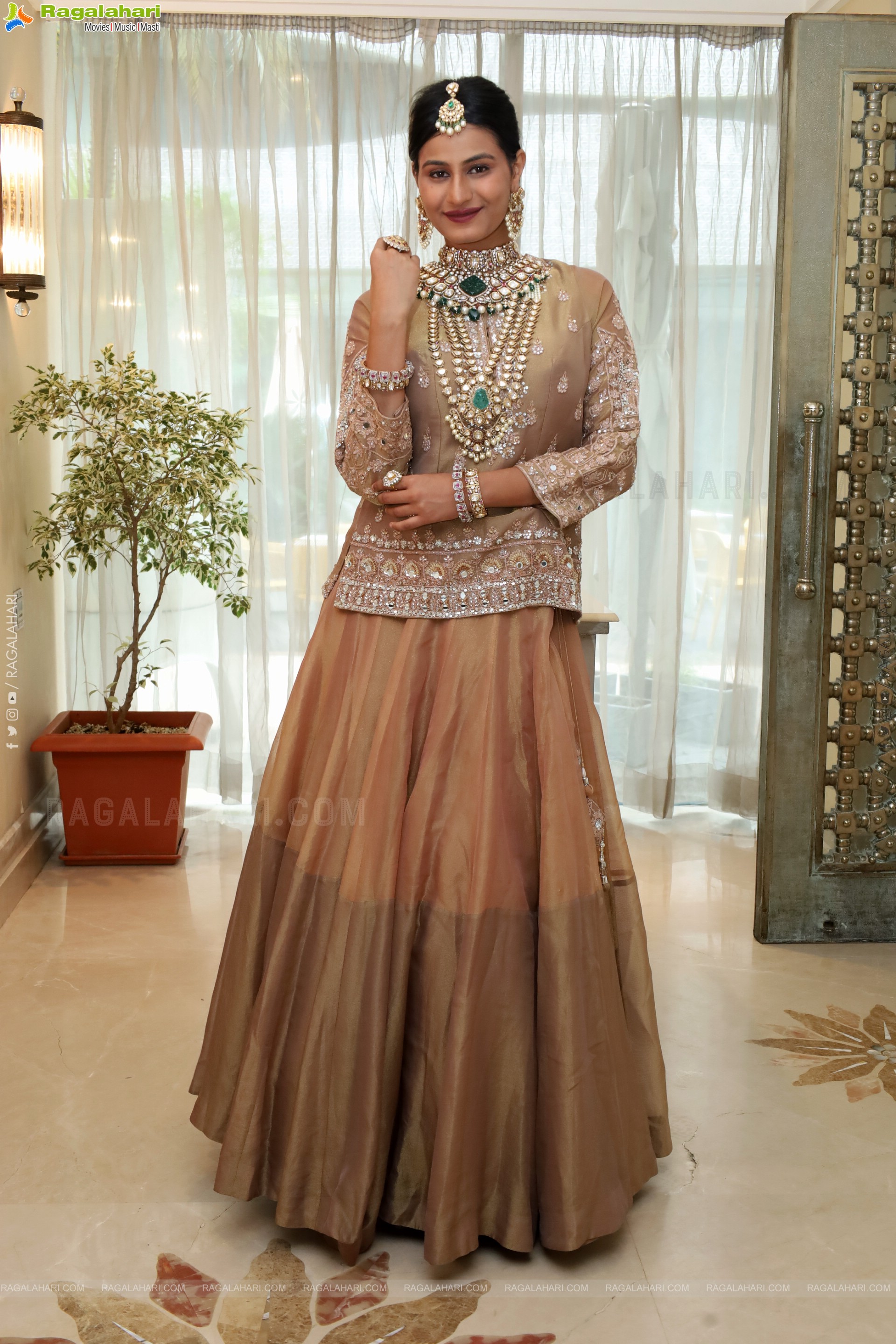 Sarmishta Reddy Poses with Traditional Jewellery, HD Gallery