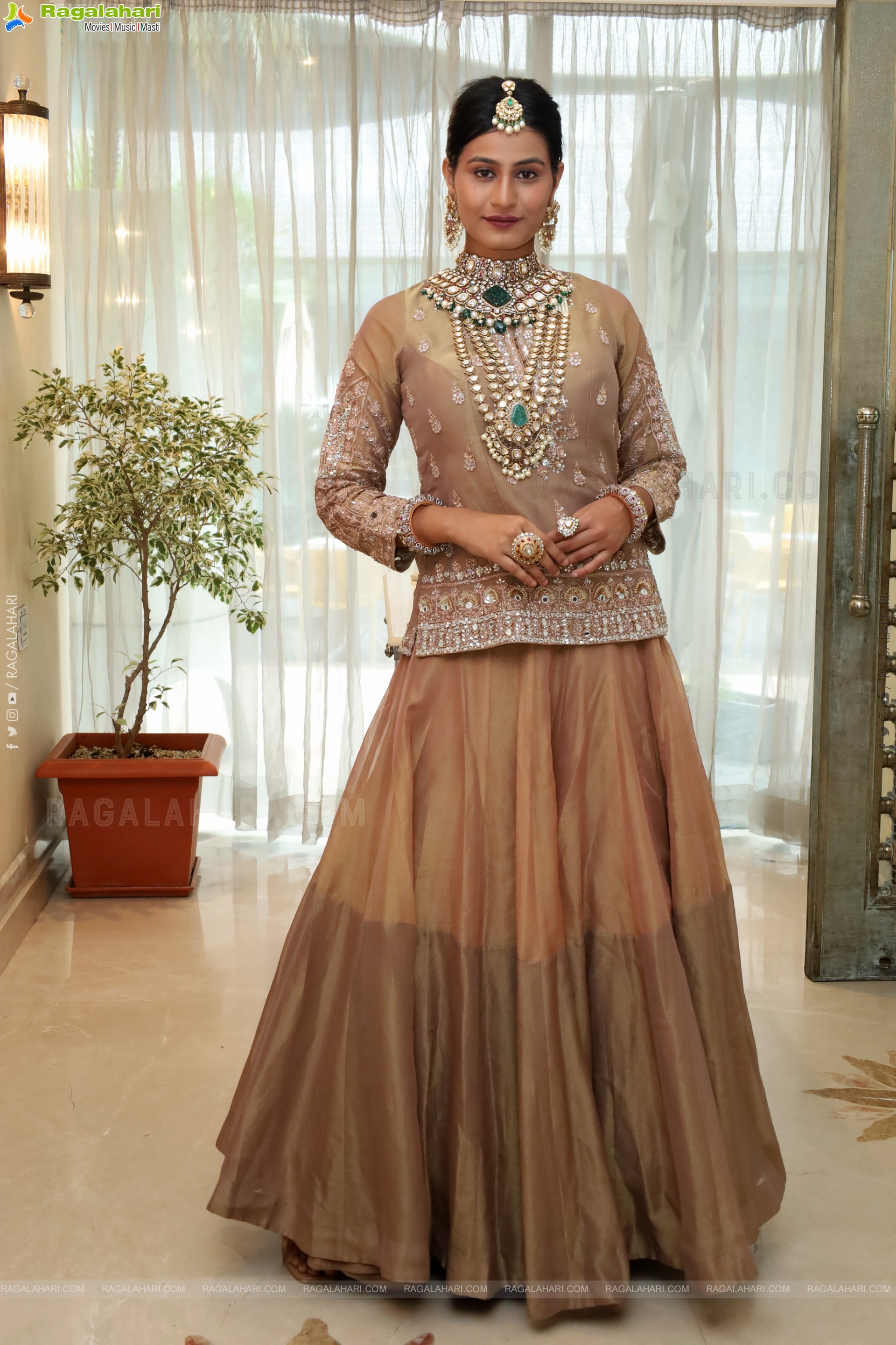 Sarmishta Reddy Poses with Traditional Jewellery, HD Gallery