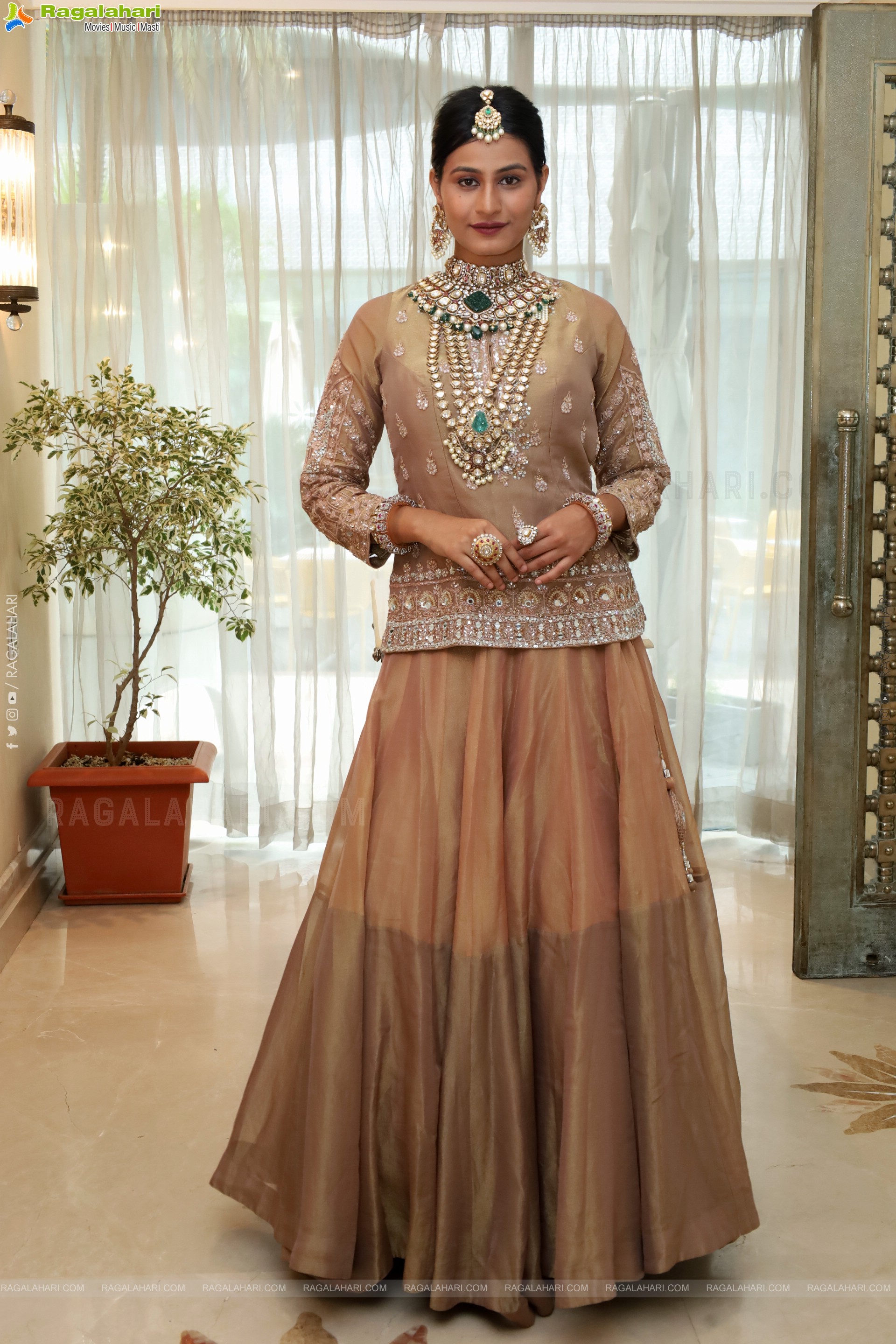 Sarmishta Reddy Poses with Traditional Jewellery, HD Gallery