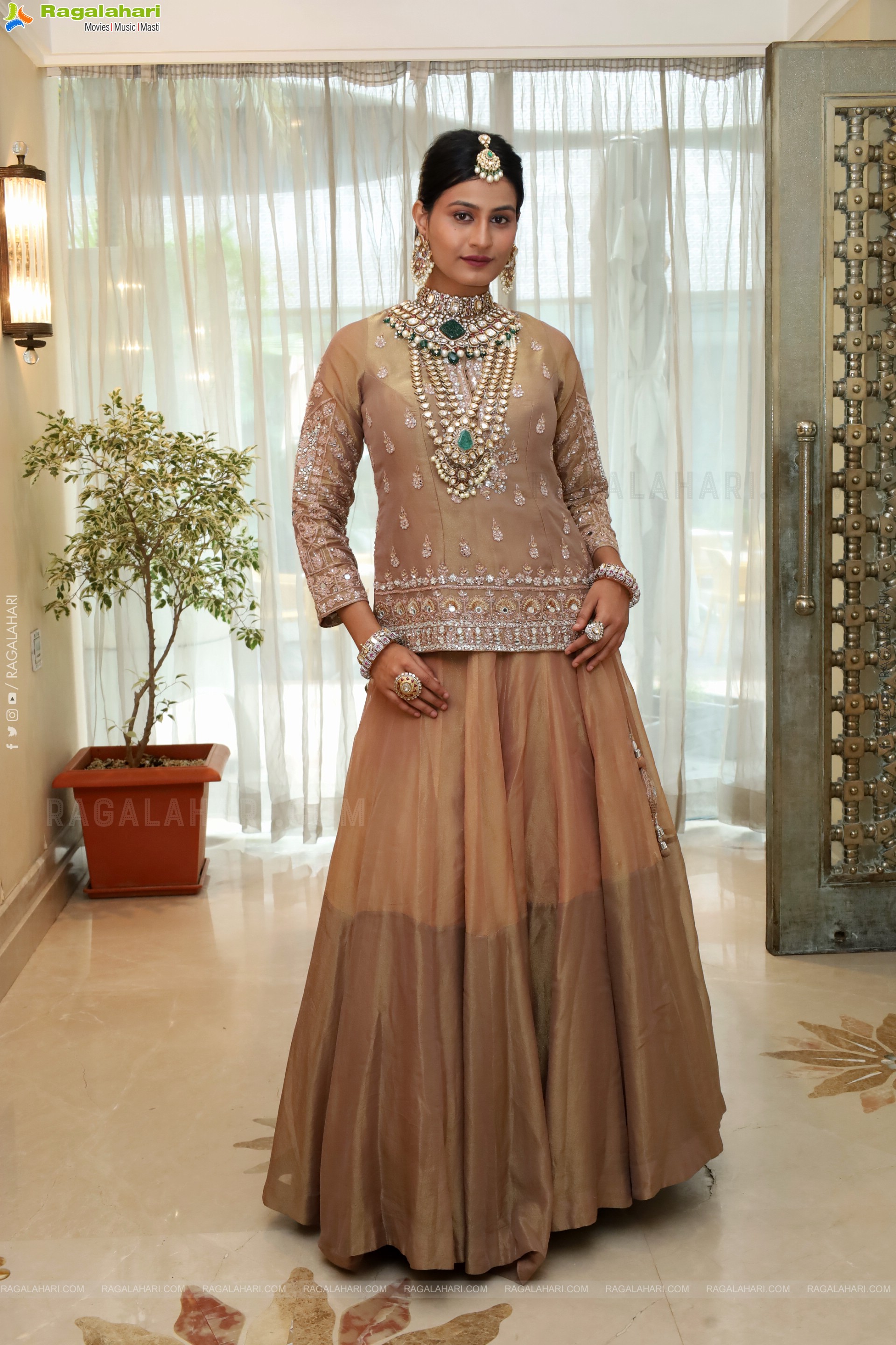 Sarmishta Reddy Poses with Traditional Jewellery, HD Gallery