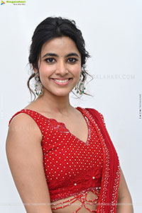 Shivani Nagaram at Little Hearts Movie Interview, HD Gallery