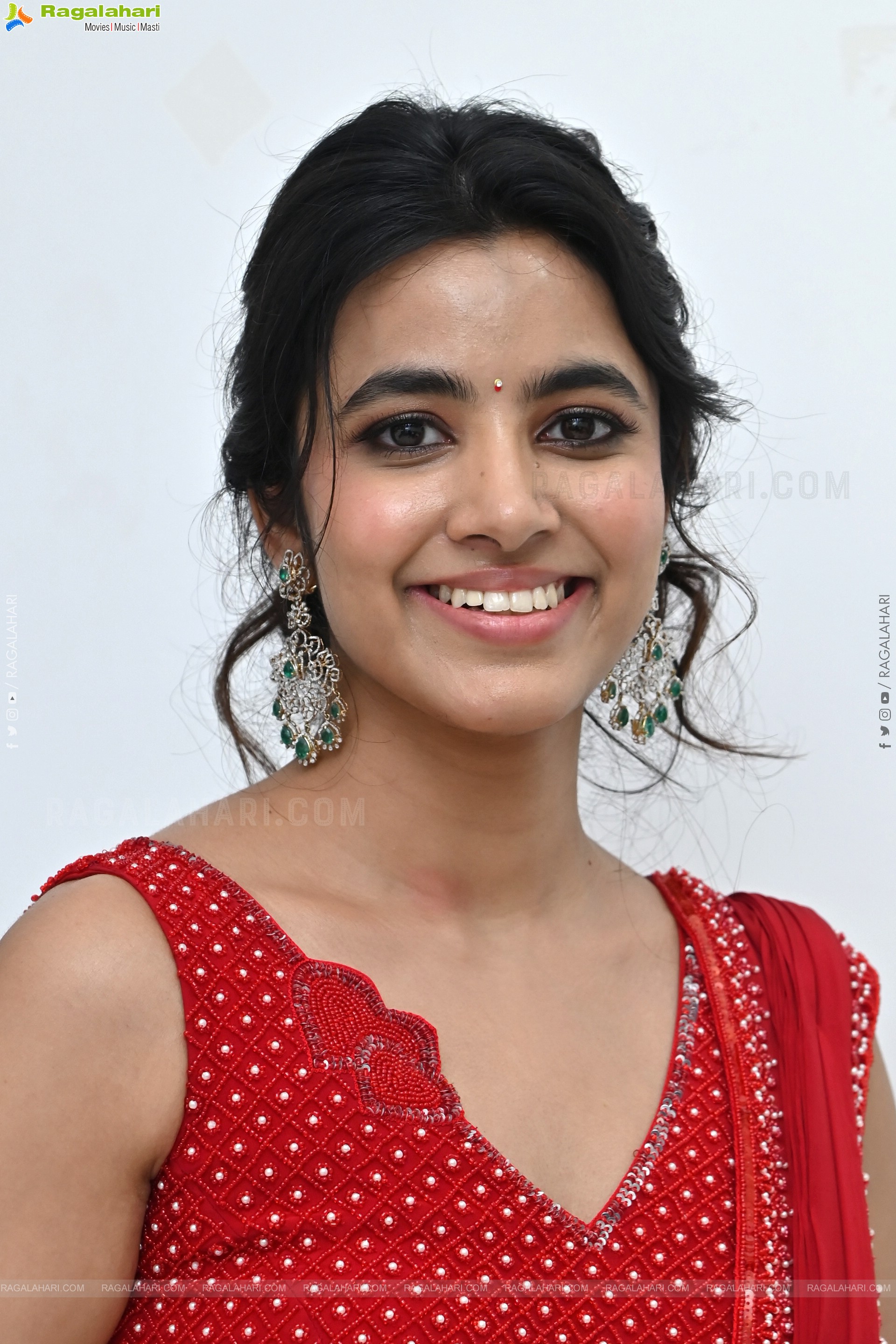 Shivani Nagaram at Little Hearts Movie Interview, HD Gallery