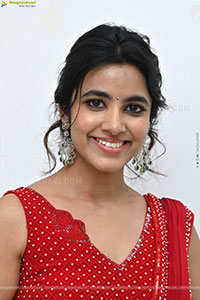 Shivani Nagaram at Little Hearts Movie Interview, HD Gallery