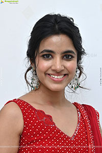 Shivani Nagaram at Little Hearts Movie Interview, HD Gallery
