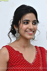 Shivani Nagaram at Little Hearts Movie Interview, HD Gallery